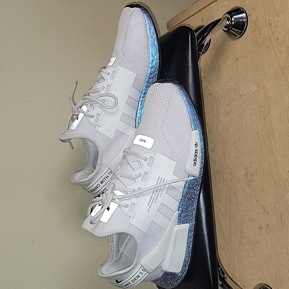 adidas NMD_R1 V2